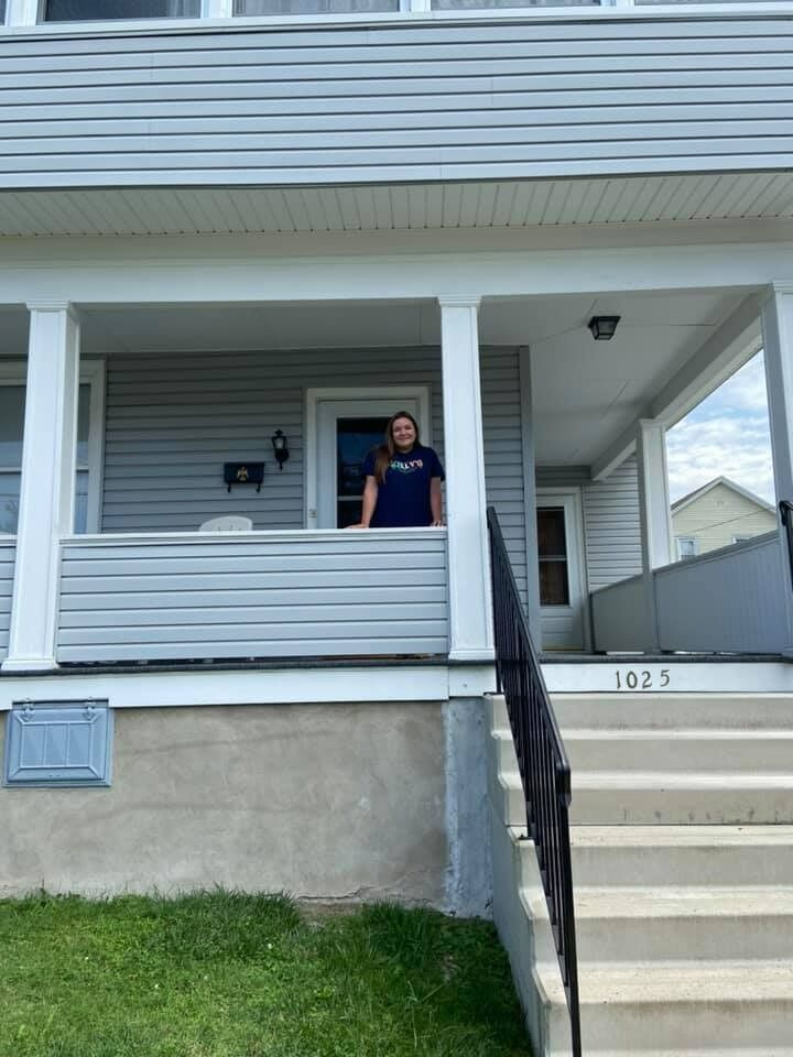 Kristen moved to Scranton to finish up school! Our long distance relationship really began with this move but we had so much fun when Sumin would come to visit for months at a time to enjoy the wonderful Electric City. We think of the pizza on a regular basis!!! 