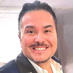 tenor HUGO CASTILLO: Opera Crossover, Latin & More, profile image