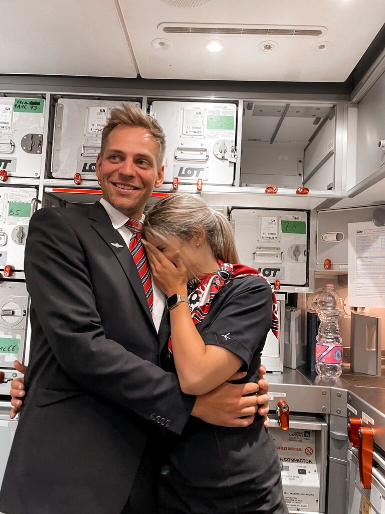 Tu się wszystko zaczęło w drodze do Toronto na pokładzie samolotu 787, chociaż nikt z nas nie chciał ' stewardesy' jako swojej drugiej połówki :D