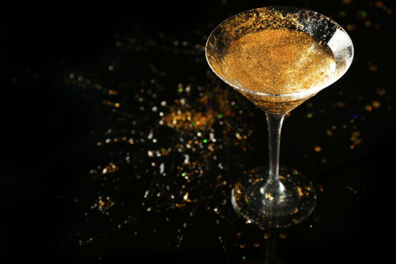 24k Gold birthday party ideas - gold drink rims
