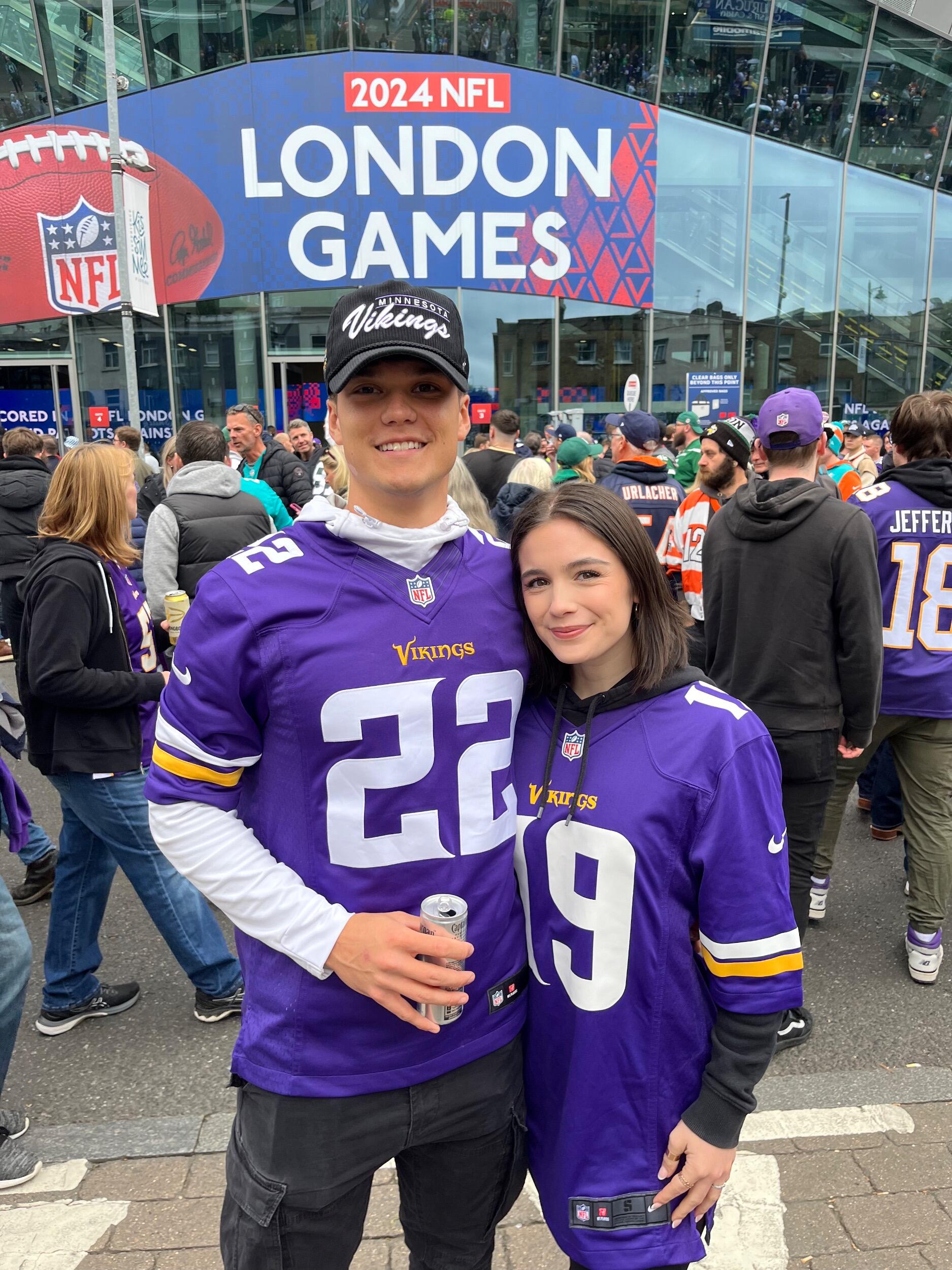 Tottenham Hotspur Stadium-
Vikings beat the Jets to get to 5-0 on the season. This also was the first time Ariana met Evan's Dad.