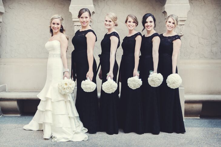can you wear white and black to a wedding