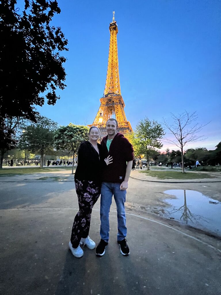 Earlier in 2023, Jake asked Taylor to accompany him on a trip to France. She said yes (foreshadowing!) and the two jetted off on an amazing trip. Breathtaking views, delicious foods, many adventures, and a romantic night in front of the Eiffel Tower.