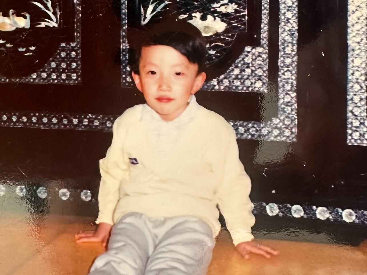 Andy was born in Seoul, Korea. To loving parents Myong and Kyung. He grew up in Chicagoland. He's a fan of the Chicago Bulls and loves Italian beef sandwiches. 