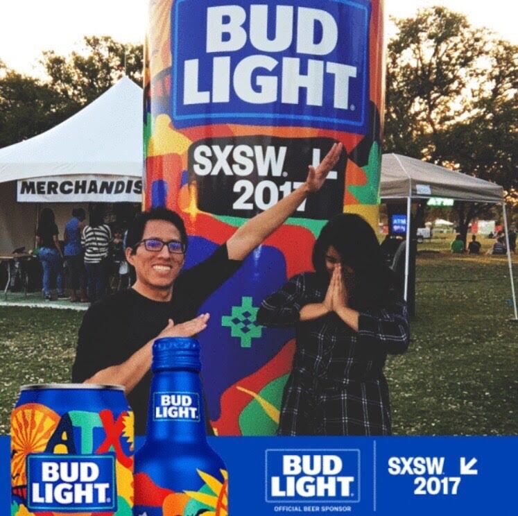 Mikayla and Luis first met December 2016 but there first picture was taken at SXSW enjoying music and getting to know each other. __________________________________    Mikayla y Luis se conocieron en diciembre de 2016, pero la primera foto fue tomada en SXSW disfrutando de la música y conociéndose.