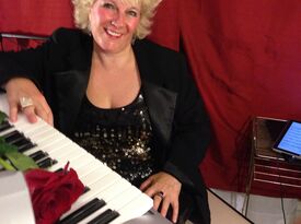 Maureen Smith - Pianist • Vocalist • Keyboards - Singing Pianist - Barrie, ON - Hero Gallery 1
