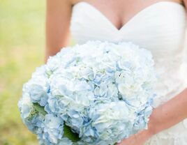 25 Fresh Hydrangea Wedding Bouquet Ideas 