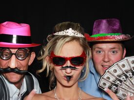 Synergy Photo Booths - Photo Booth - Holt, MI - Hero Gallery 1