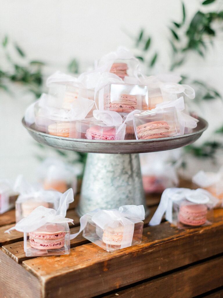 ways-to-serve-macarons-at-your-wedding-reception