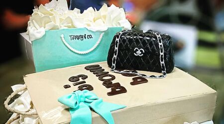 Dulce Cakes & Desserts - Chanel bag cake with fondant purse topper