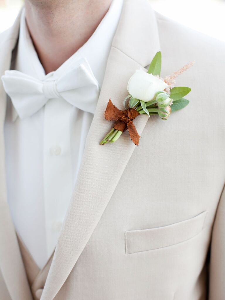 A lovely neutral-toned boutonniere.