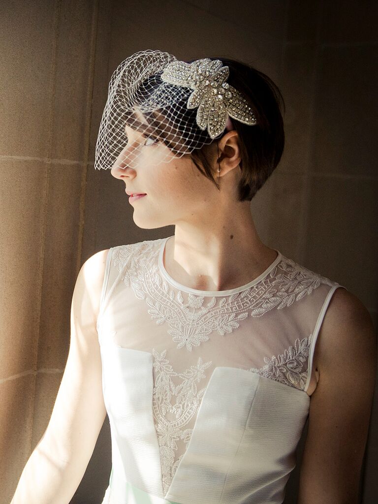 How to style a wedding veil with short hair