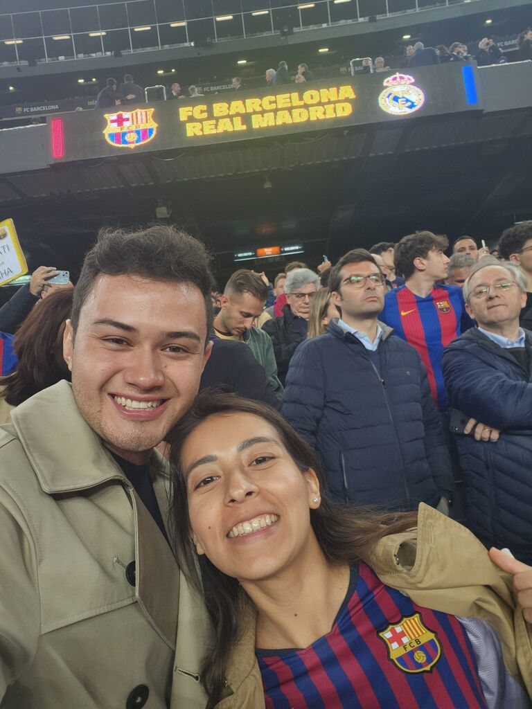 Cumplen el sueño de ambos de ir a un partido Barcelona vs Real Madrid.