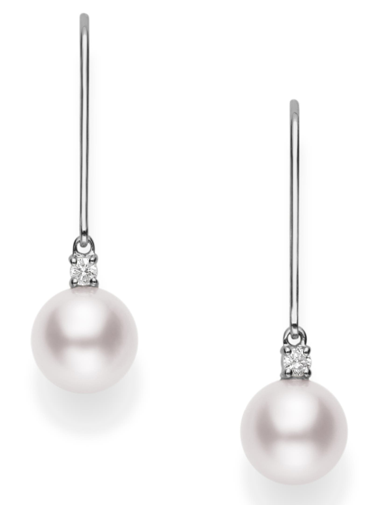Dangling pearls on white gold wire