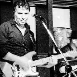 Mike Lutz Guitarist and DJ, profile image
