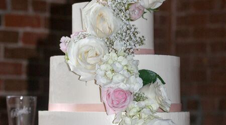 Elegant Flower Cake - Duke Bakery