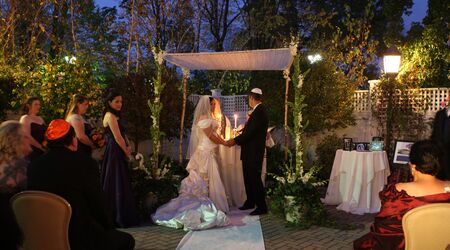 Man rickrolls his buddy's wedding with dramatic reading of 'Never