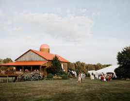 Armstrong Farms barn wedding venue in Saxonburg, Pennsylvania