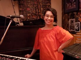 Emma Hewson - Singing Pianist - Toronto, ON - Hero Gallery 2