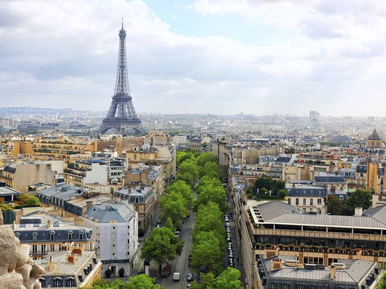 Romantic city honeymoon in Paris, France 