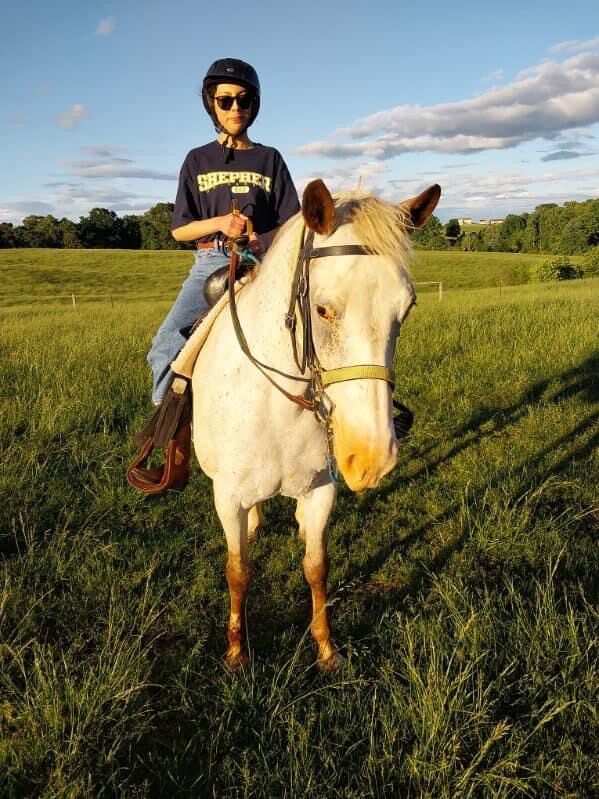 Amaris had much experience riding horses  growing up 🐎