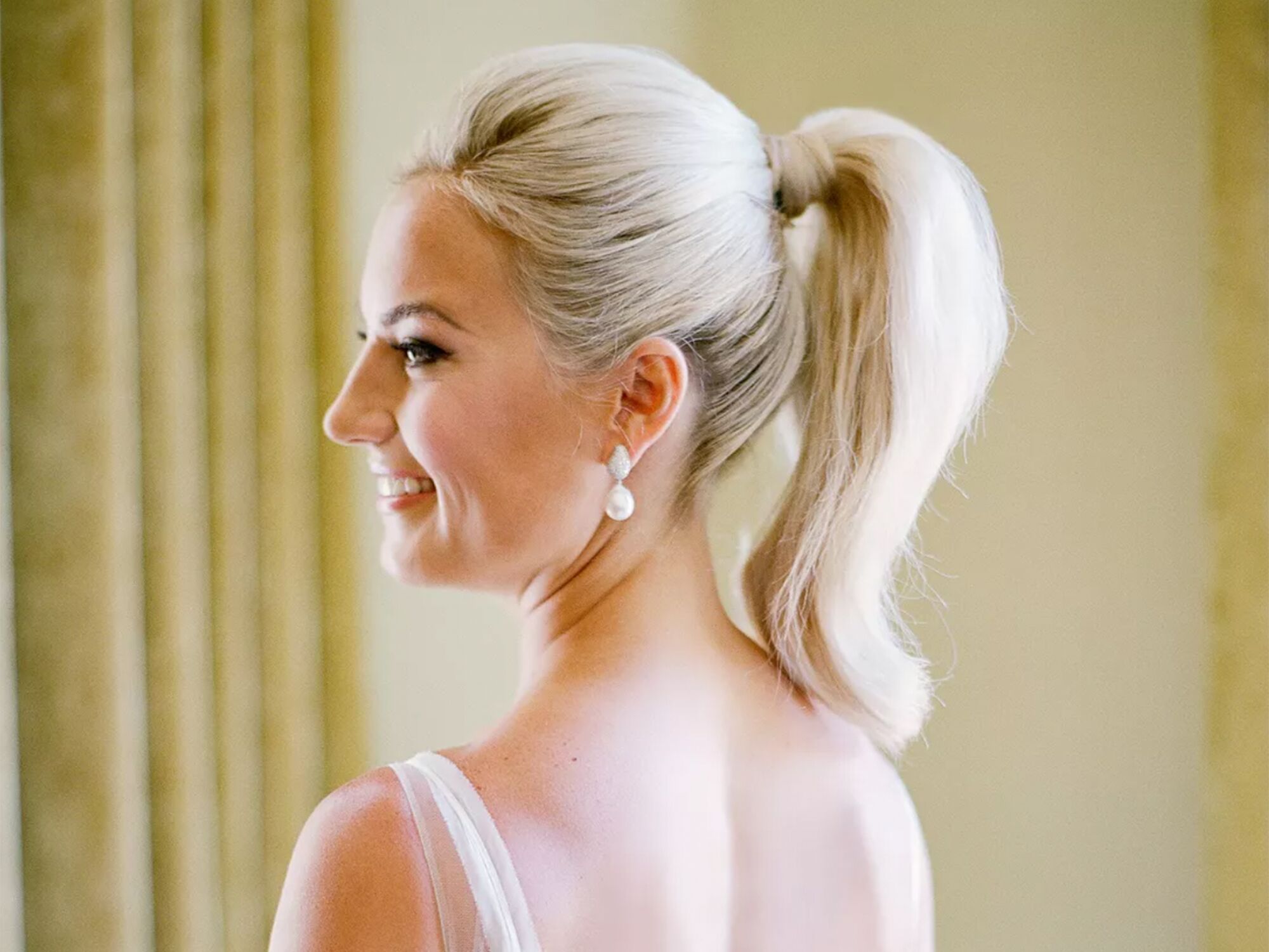 A ponytail wedding hairstyle