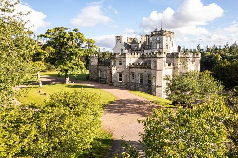 2:30 PM: Shuttle back to Winton Castle together
3:00 PM: Check into Winton Castle