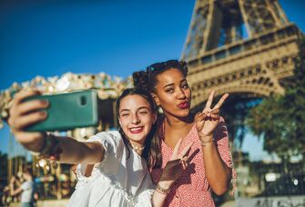 101 Paris Captions and Quotes for Instagram Pictures - Eiffel Tower Selfie