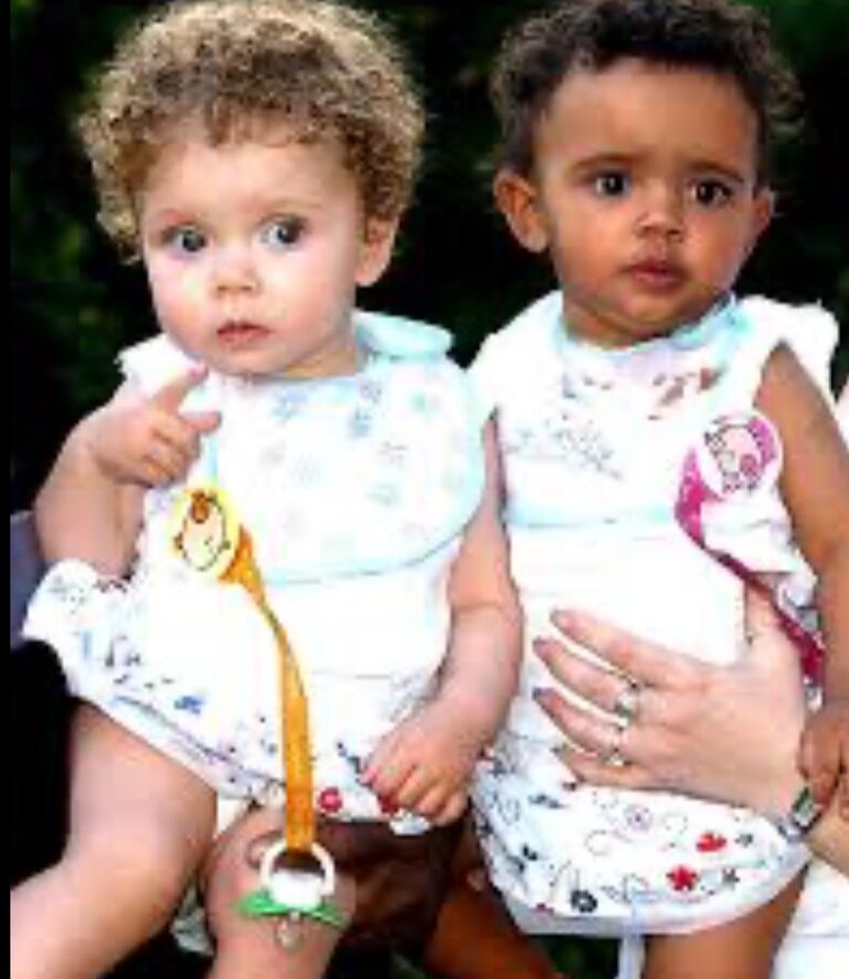 They grow up so fast my 2 cute Babys, Lusia and Annabeth. At the same time i found out i was actually pregnat with Dylan o Brain baby