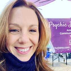 Psychic Medium / Tarot Reader Jennifer Luciana, profile image