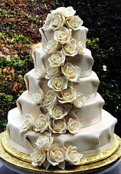 Safeway Wedding Cake Designs / Trend We Love: Supermarket Wedding Cakes | BridalGuide