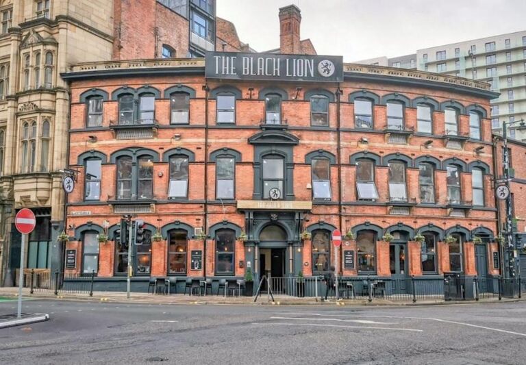 Black Lion Hotel, 65 Chapel Street, Salford, Manchester, M3 5BZ