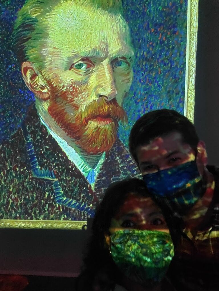 First anniversary (technically June 15, 2020) celebrated at Van Gogh Immersive Experience
Primer aniversario en una galeria de arte