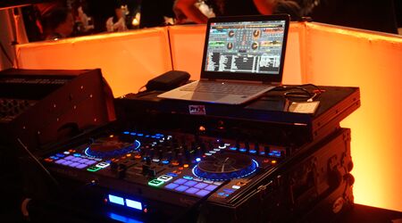 Club set fit for the DJ booth - Dance Loud mix 