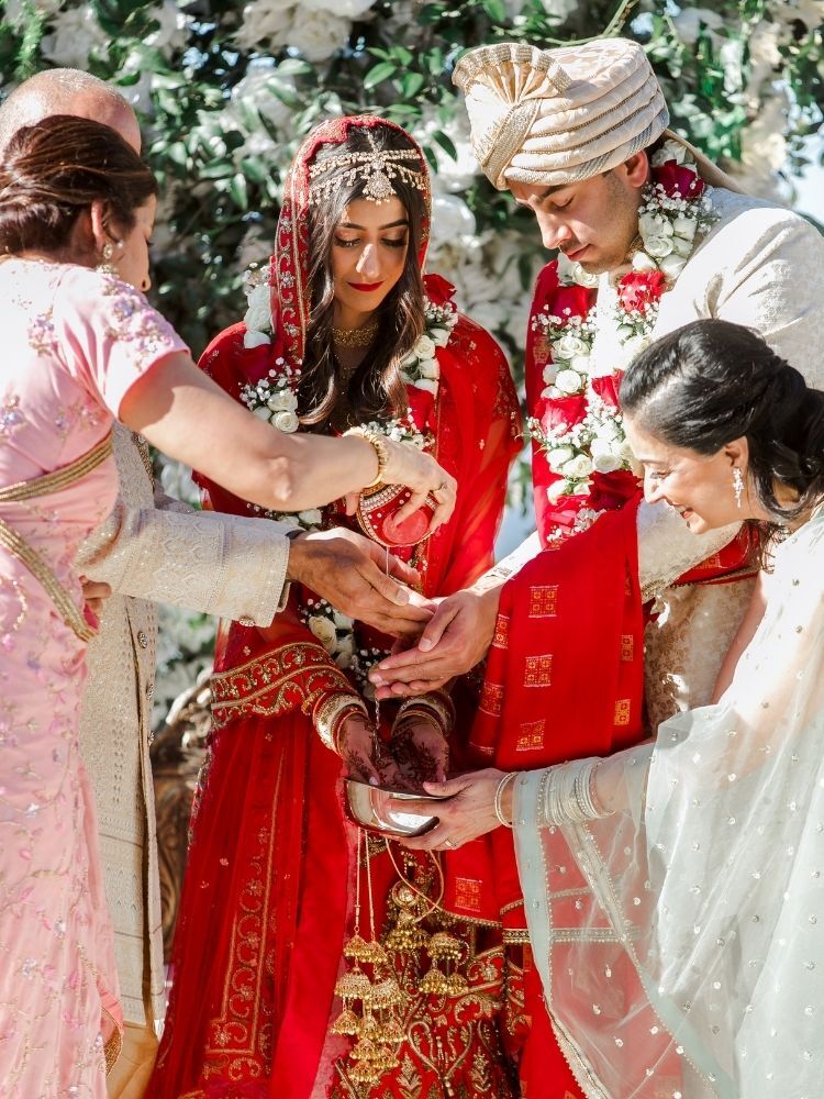 The History And Meaning Behind These 6 Common Wedding Traditions