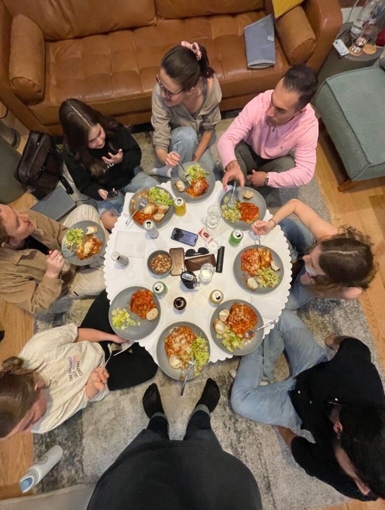 Jared meets the Peppler clan and eats lasagna on the floor of their airbnb