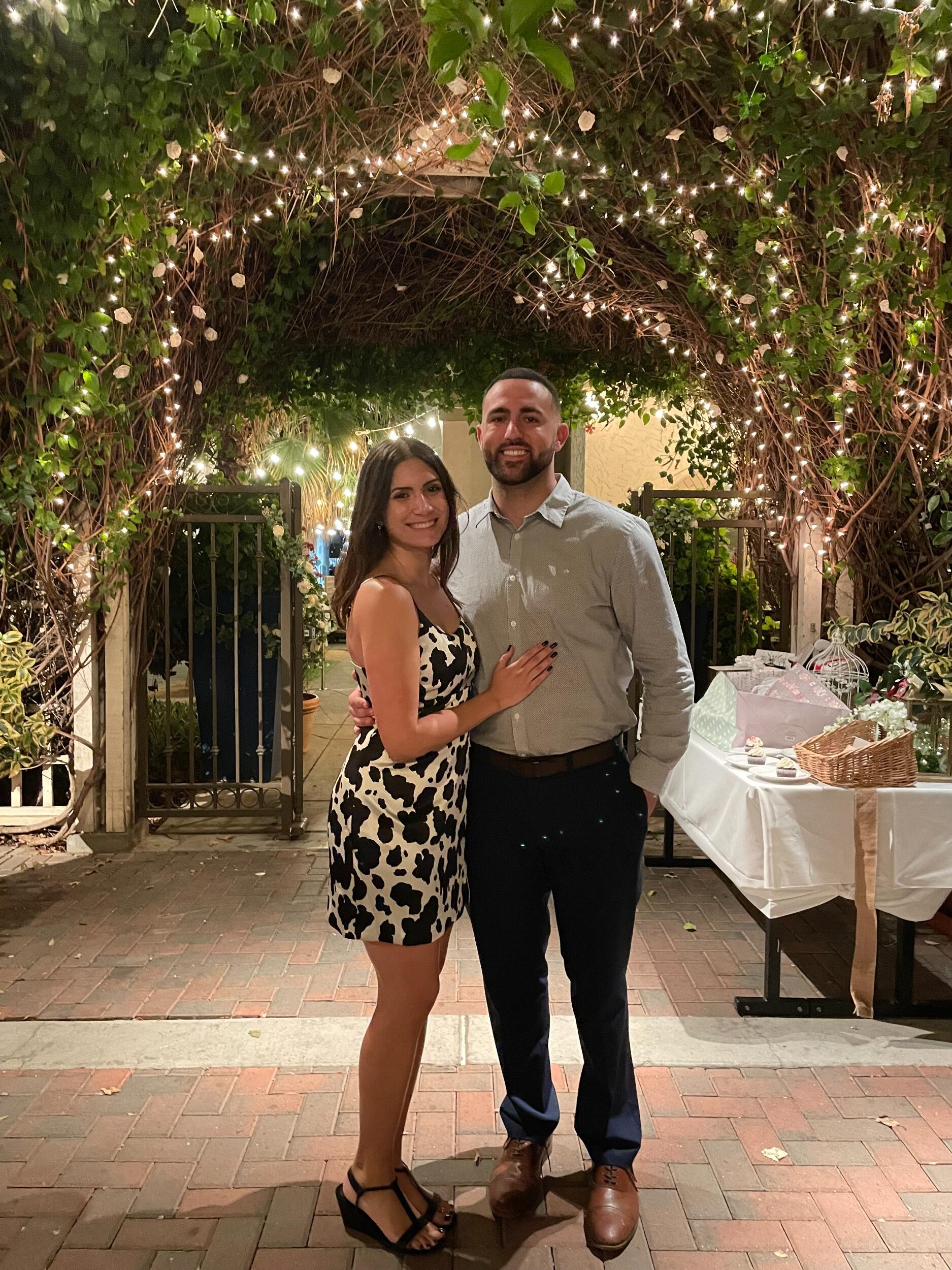 Rachel brings John to an Ybarra Wedding. John is introduced to the entire Ybarra family. 
