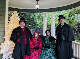 Caroling Connection Entertainment - Christmas Caroler - Orange, CA - Hero Gallery 1