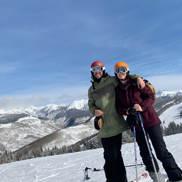John teaches Juli how to ski. 