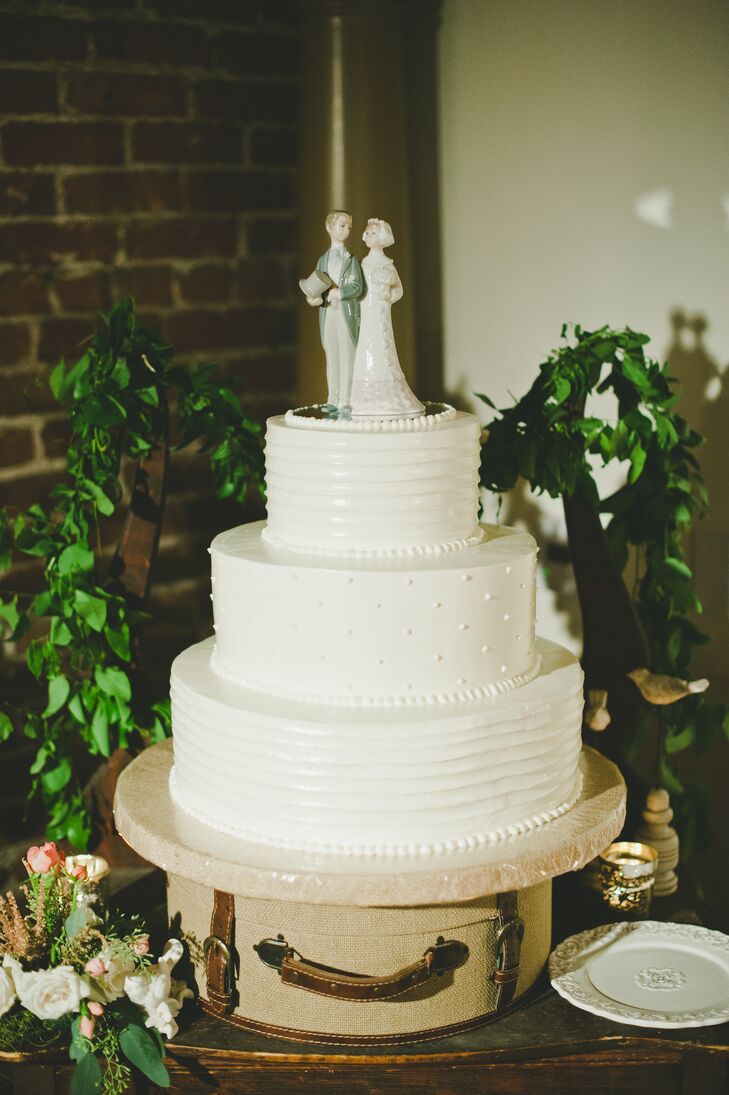 Lladro Porcelain Figurine Wedding Cake Topper