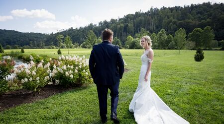 Pure Elegance - Sarah & Logan's Hawaii Venue Wedding Photography