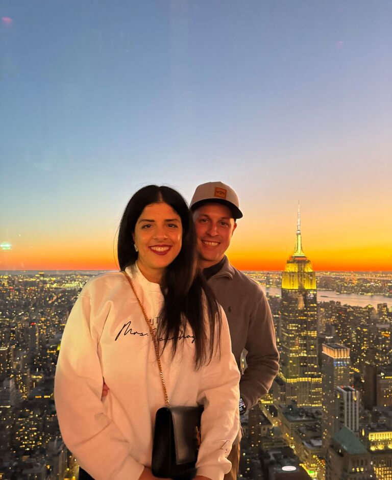 Celebrating Costanza's birthday with a romantic sunset on top of the most beautiful observatory in Nyc.

Si festeggia, in uno degli osservatori piú belli di Nyc, il compleanno di Costanza.