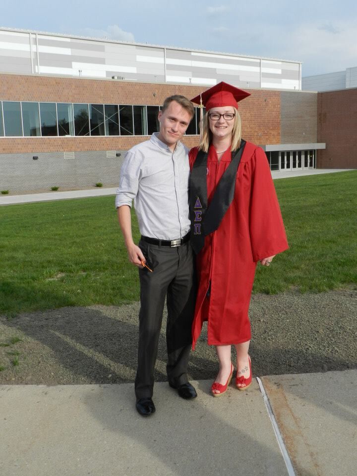 Lizzi graduates from SVSU and starts saving money to move to Australia 