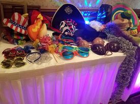 PropPicz - Photo Booth - Aurora, CO - Hero Gallery 2