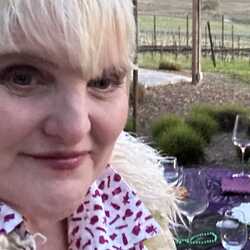 Sara James Idestiny World Psychic Entertainment, profile image