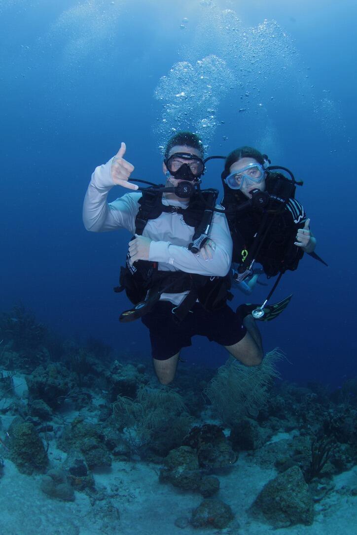 Brett and Emma scuba diving in Bonaire :)
