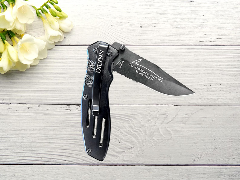 Customized pocket knife