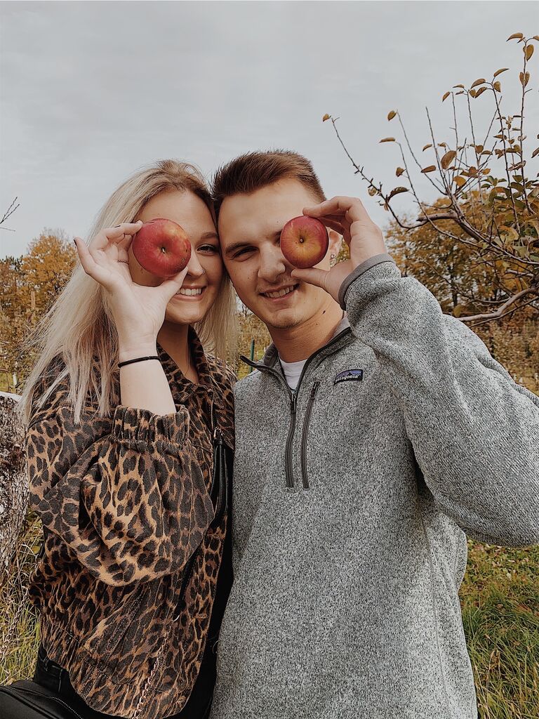 This fall was spend doing some of Kelsey and Ashers favorite things including going to the apple orchard!