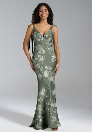 The AW Chiara Dress showcases a mermaid silhouette with a floor-length hem and V-neck. Its sleeveless, strapless design is ideal for weddings or elegant soir??es, offering a glamorous and refined look that captures attention effortlessly.
