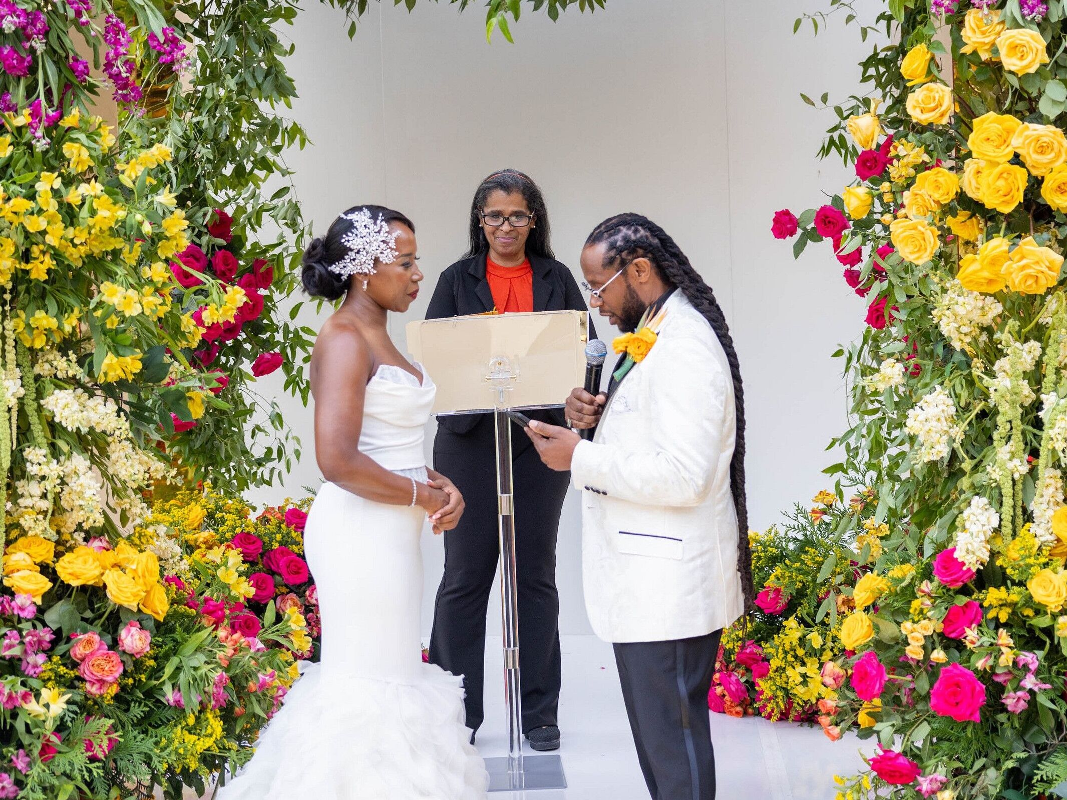 Couple getting married in Maryland